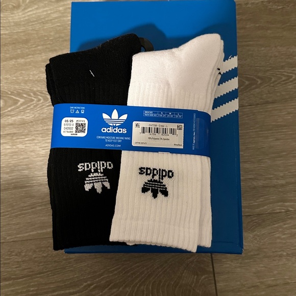 Adidas Green and White Campus Size 6.5 Women, NWT + 6 Pack Of Adidas Socks. - Picture 11 of 12